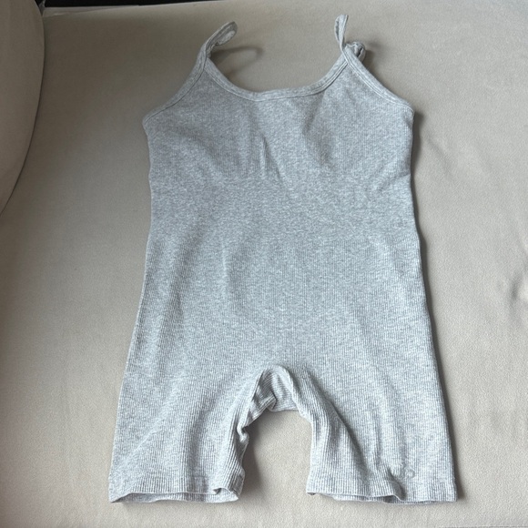 ALO Yoga Light Gray Bodysuit - Picture 1 of 3